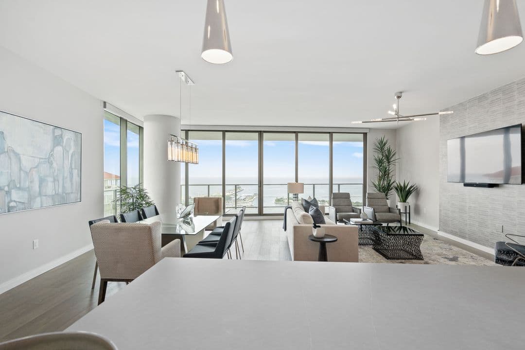 Downtown St Pete Condo gallery image 2